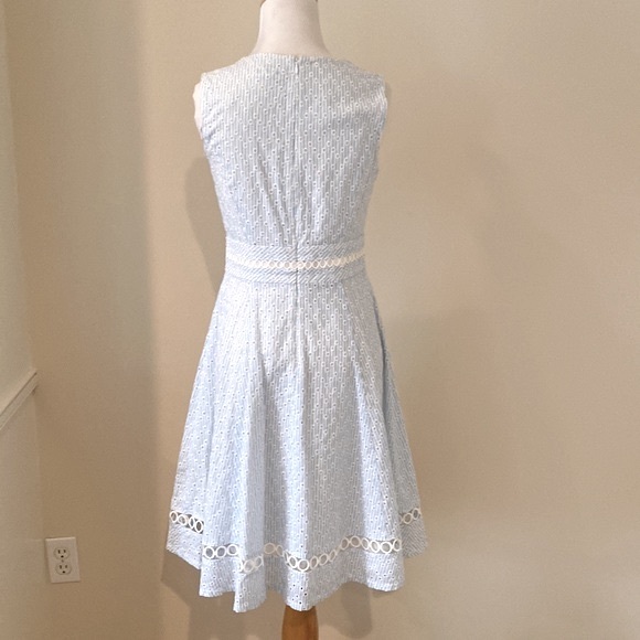 Calvin Klein Seersucker Dress with Embroidered Eyelet Cutout Circles Sz 4 - Picture 8 of 11
